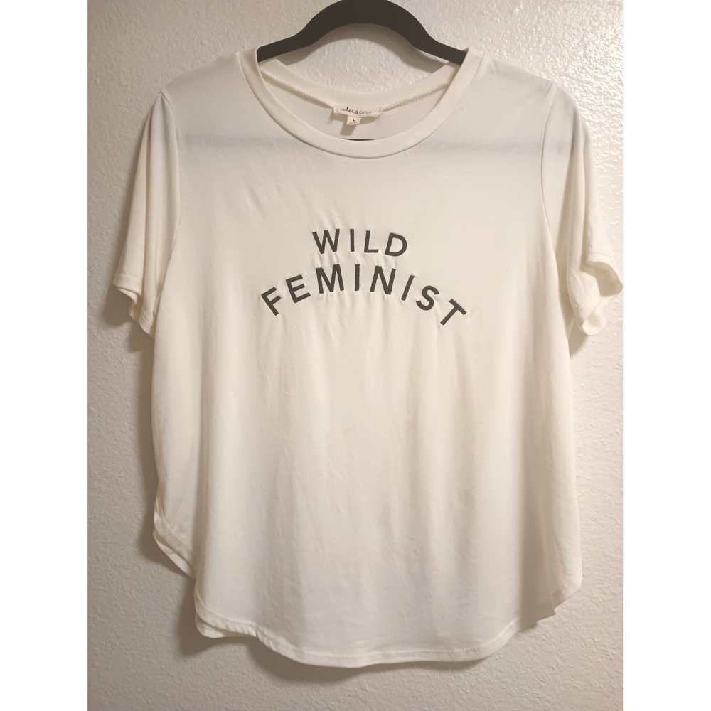 Cedar & Gold Wild Feminist Graphic T-Shirt White Short Sleeve Crew Neck Medium